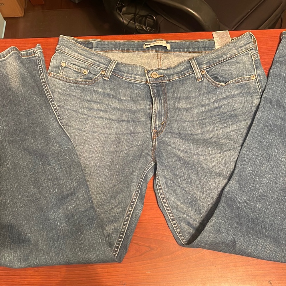 Levi’s 33 women’s 32 long great condition.